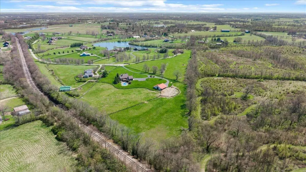 3701 Hidden Lake Lane Lexington KY 40516