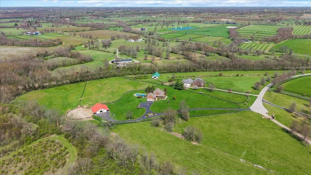 3701 Hidden Lake Lane Lexington KY 40516
