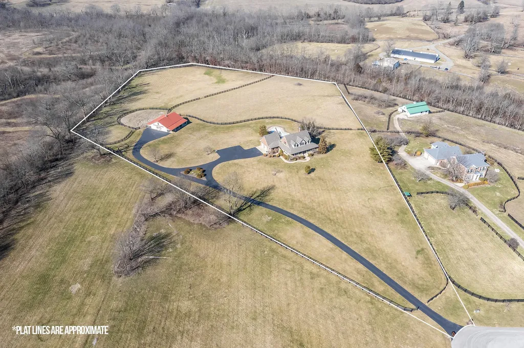 3701 Hidden Lake Lane Lexington KY 40516