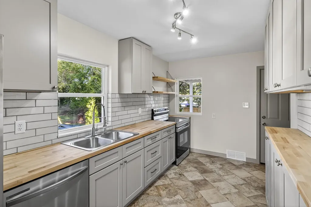 74 Summit Burnside KY 42519