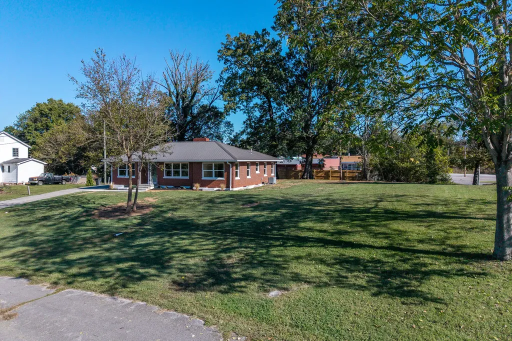 74 Summit Burnside KY 42519