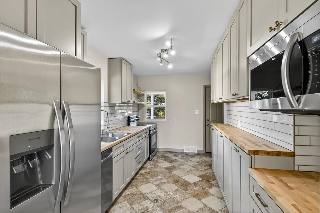 74 Summit Burnside KY 42519