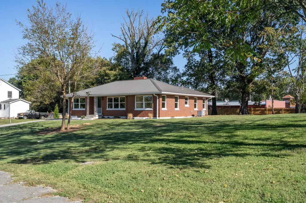 74 Summit Burnside KY 42519