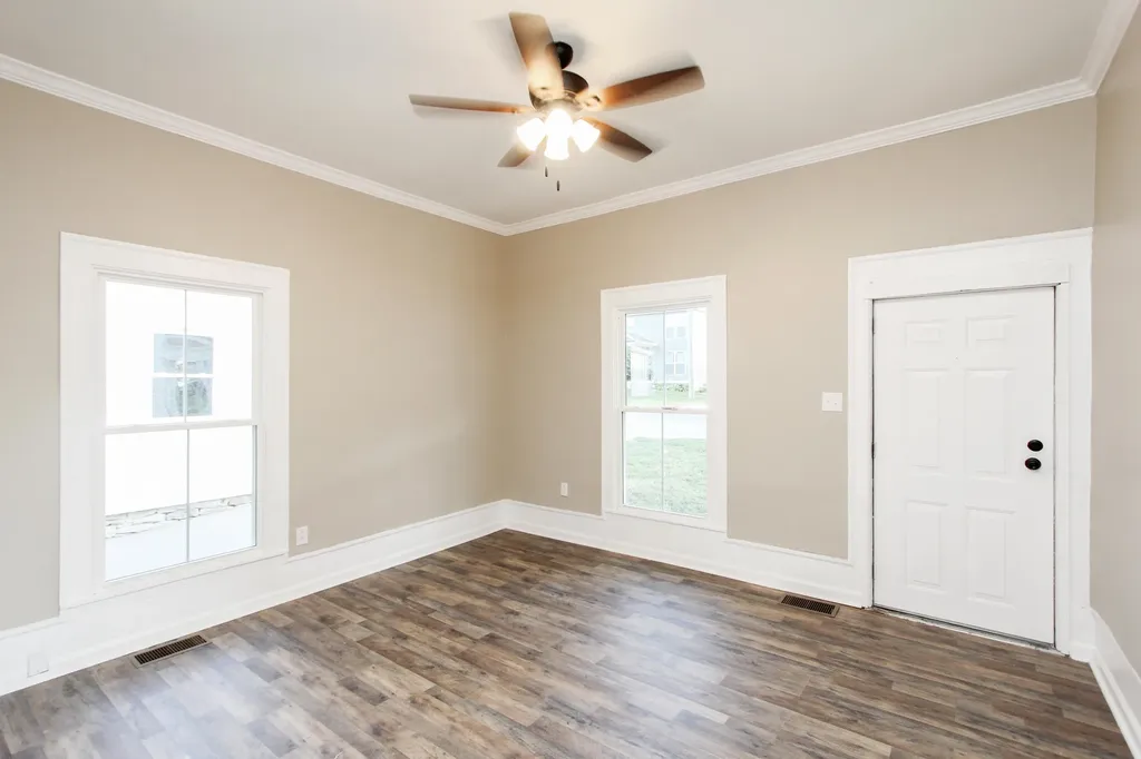 307 E Woodford Street Lawrenceburg KY 40342