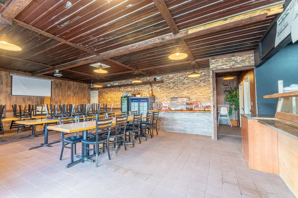 2129 Southern Highway Strunk KY 42649