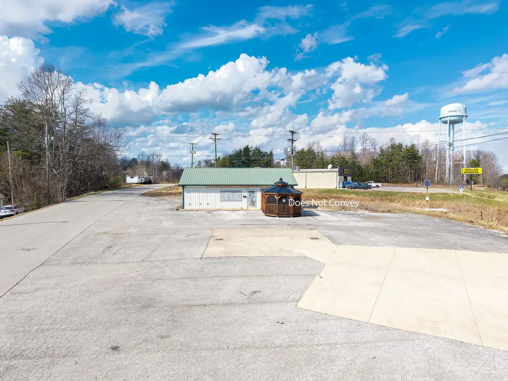 2129 Southern Highway Strunk KY 42649