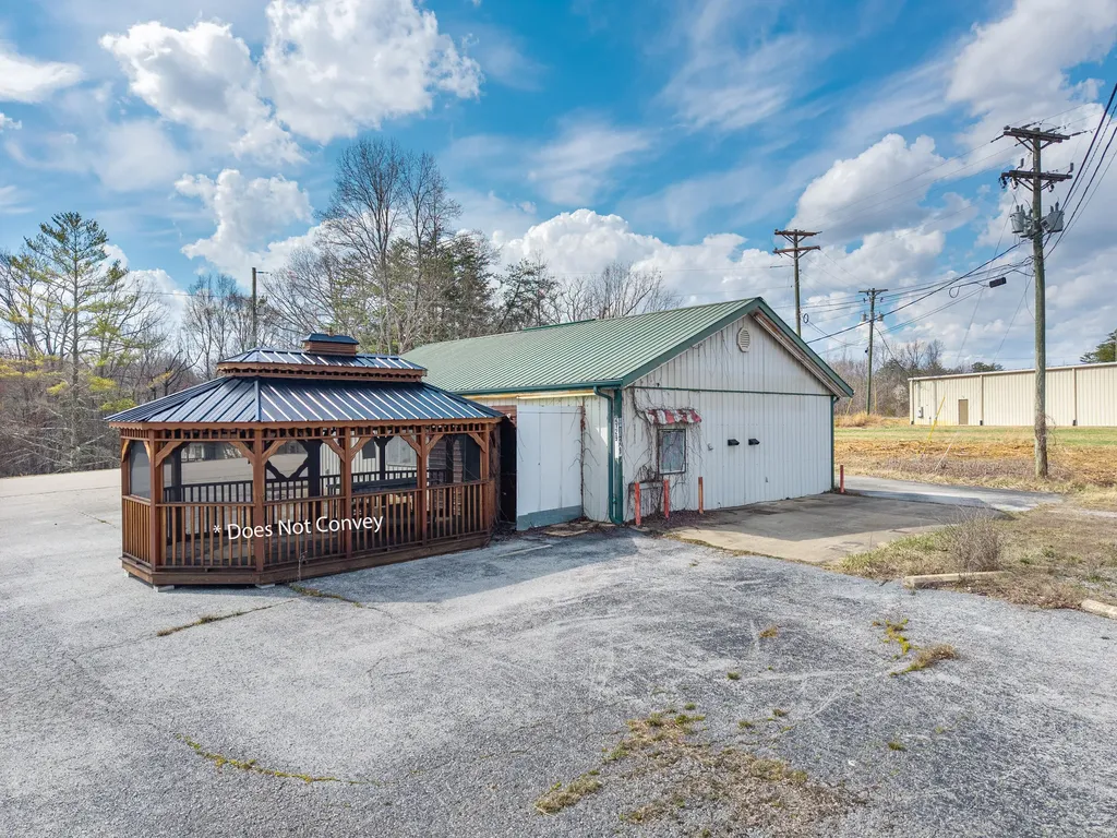 2129 Southern Highway Strunk KY 42649