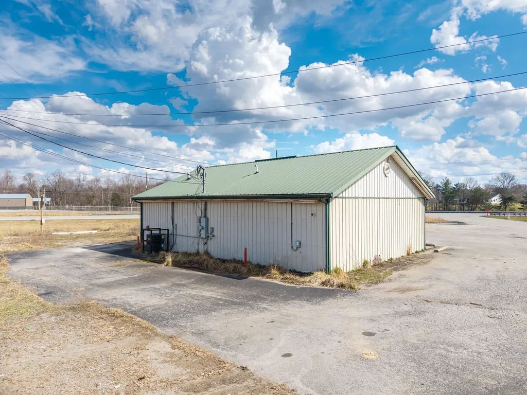 2129 Southern Highway Strunk KY 42649