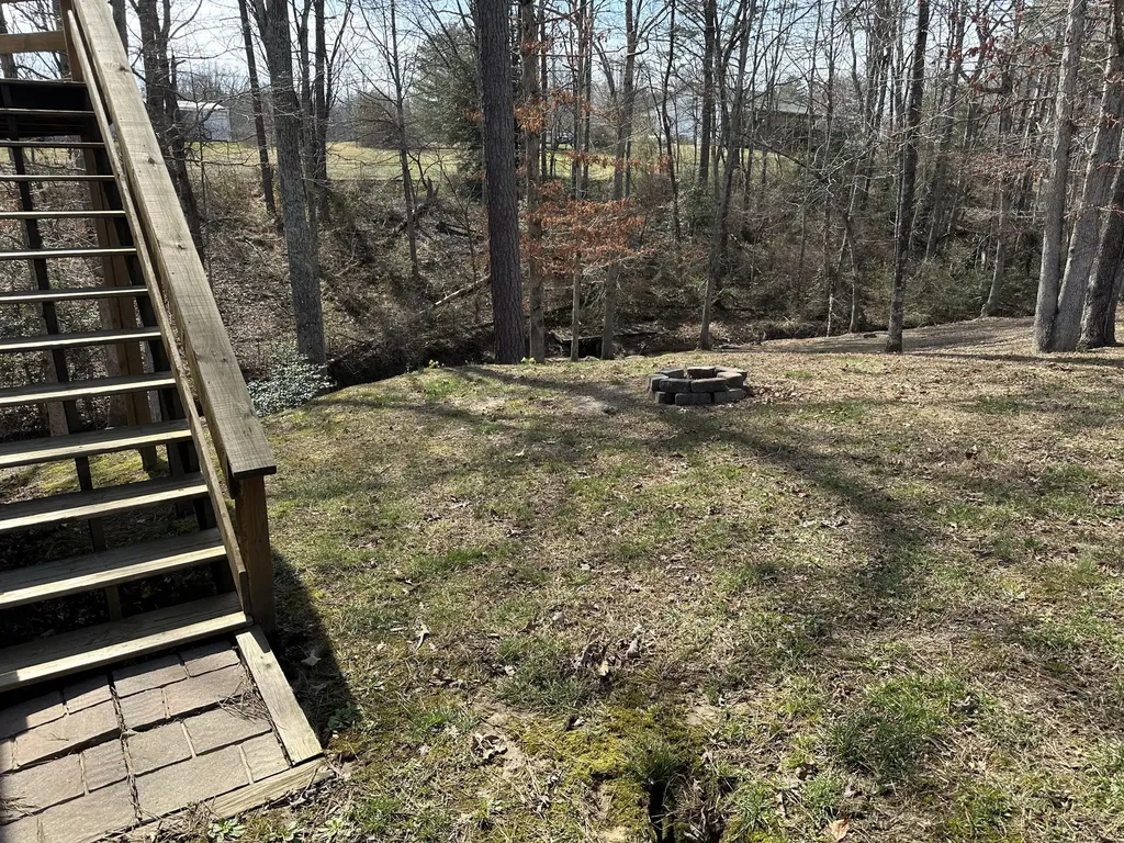 1933 Holly Grove Road Corbin KY 40701