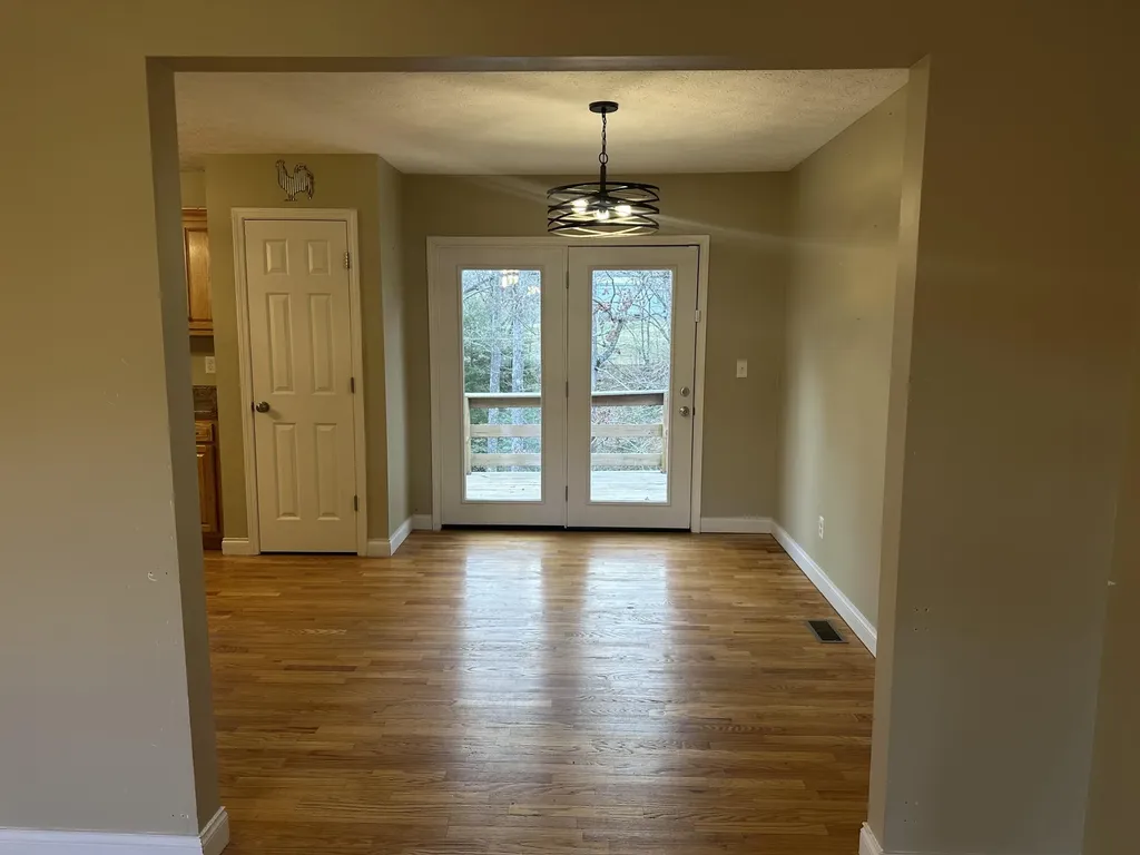 1933 Holly Grove Road Corbin KY 40701