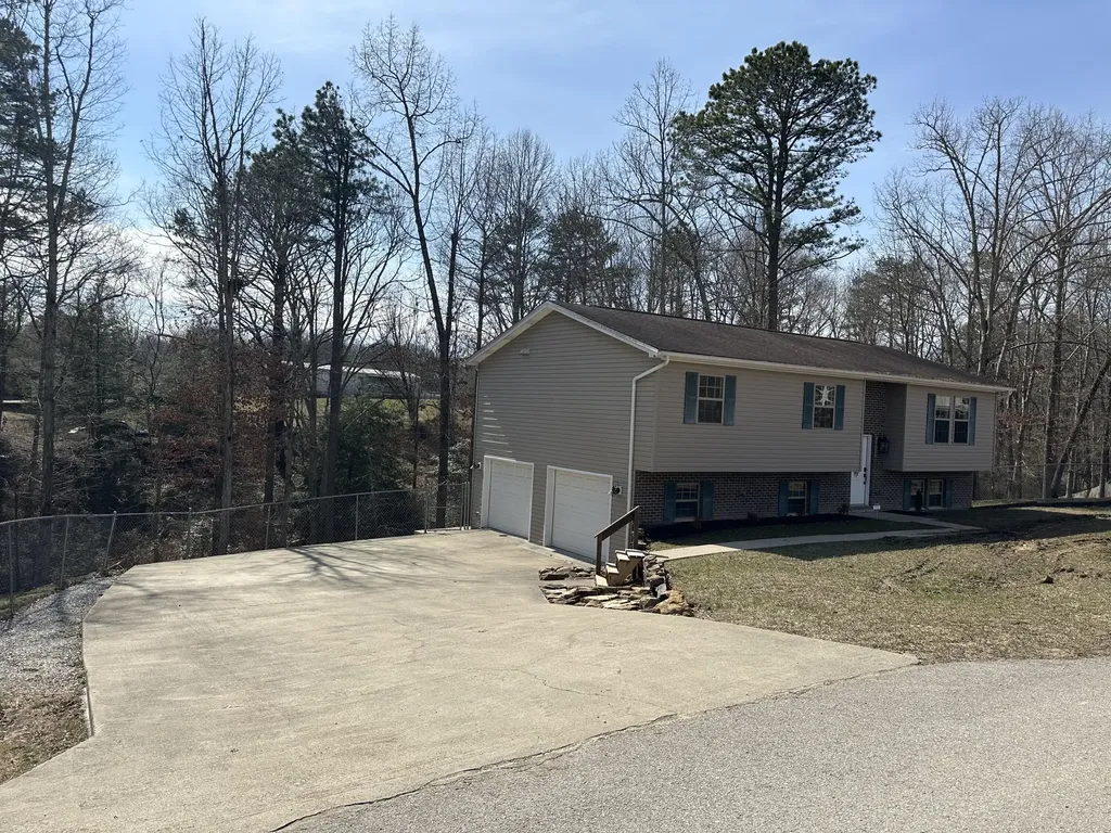 1933 Holly Grove Road Corbin KY 40701
