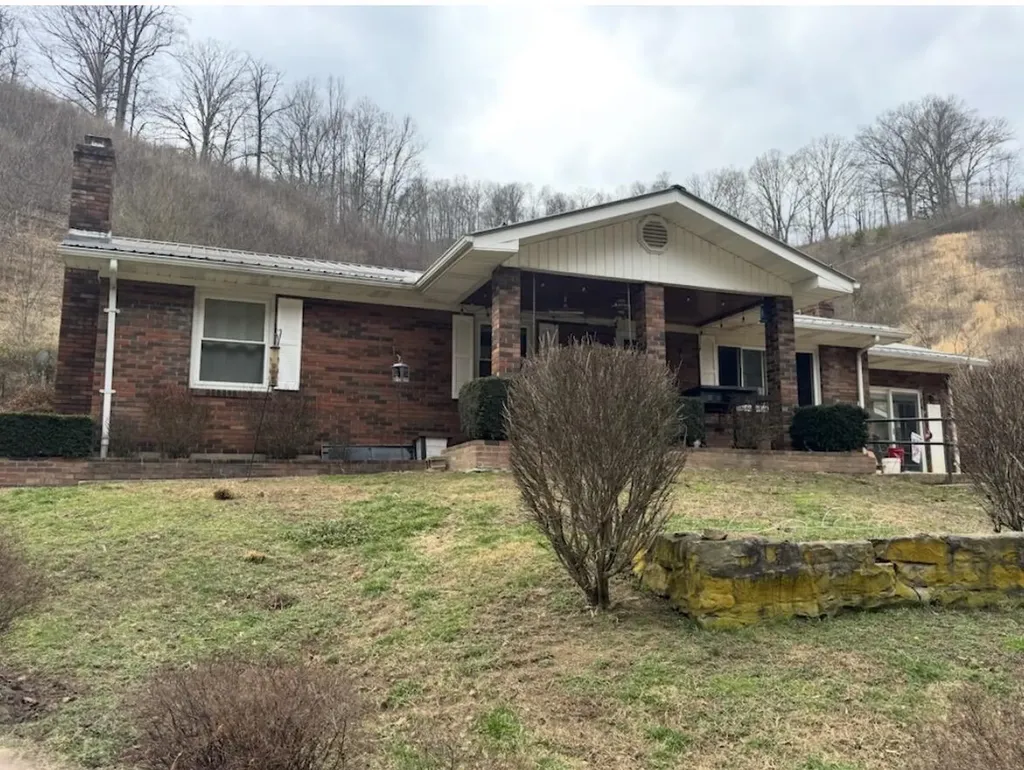 1267 Lower Taulbee Fork Road Vancleve KY 41385