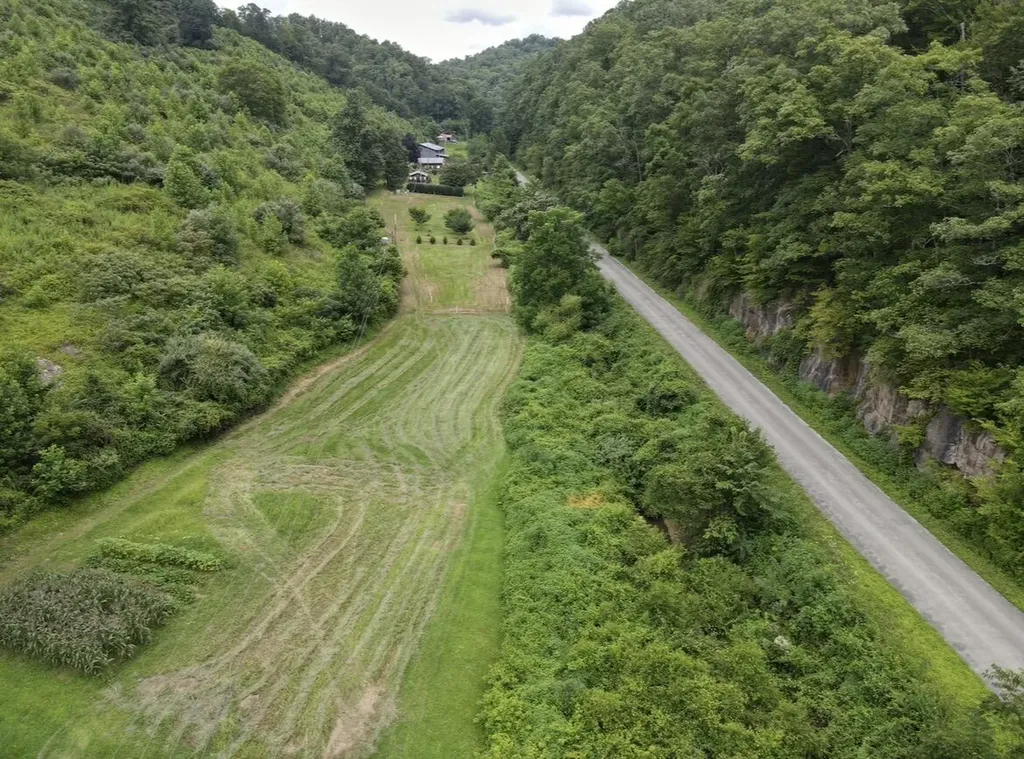 1267 Lower Taulbee Fork Road Vancleve KY 41385