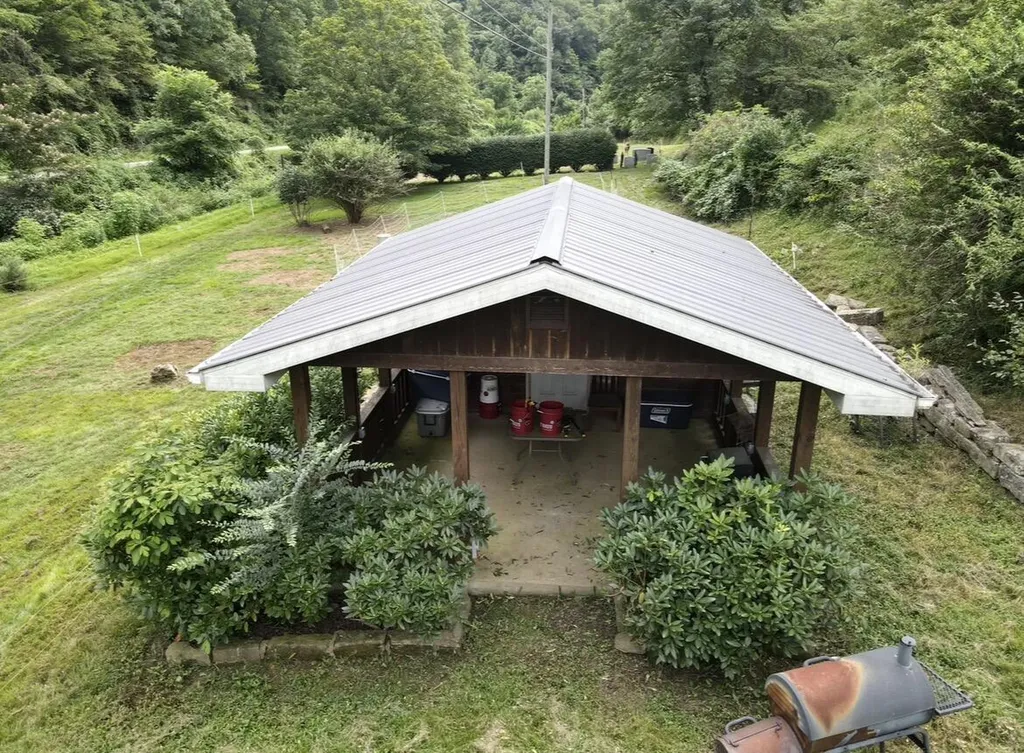 1267 Lower Taulbee Fork Road Vancleve KY 41385