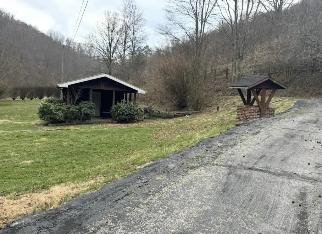 1267 Lower Taulbee Fork Road Vancleve KY 41385