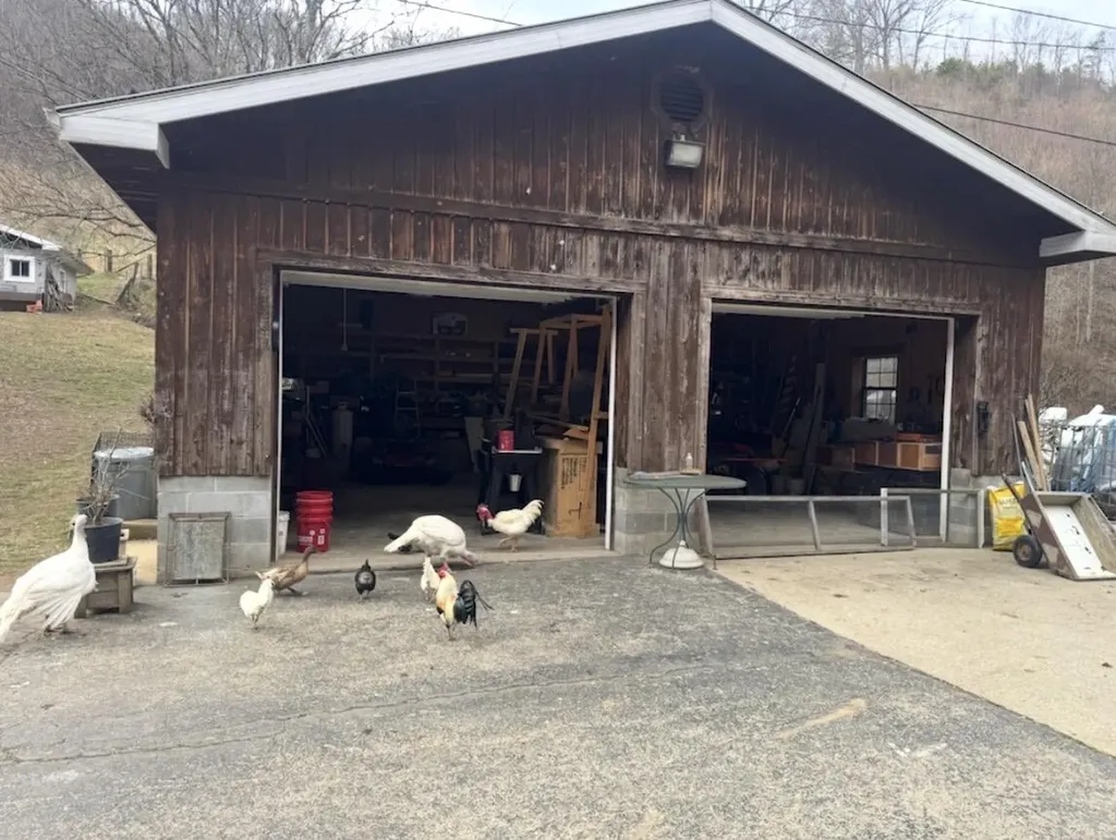 1267 Lower Taulbee Fork Road Vancleve KY 41385