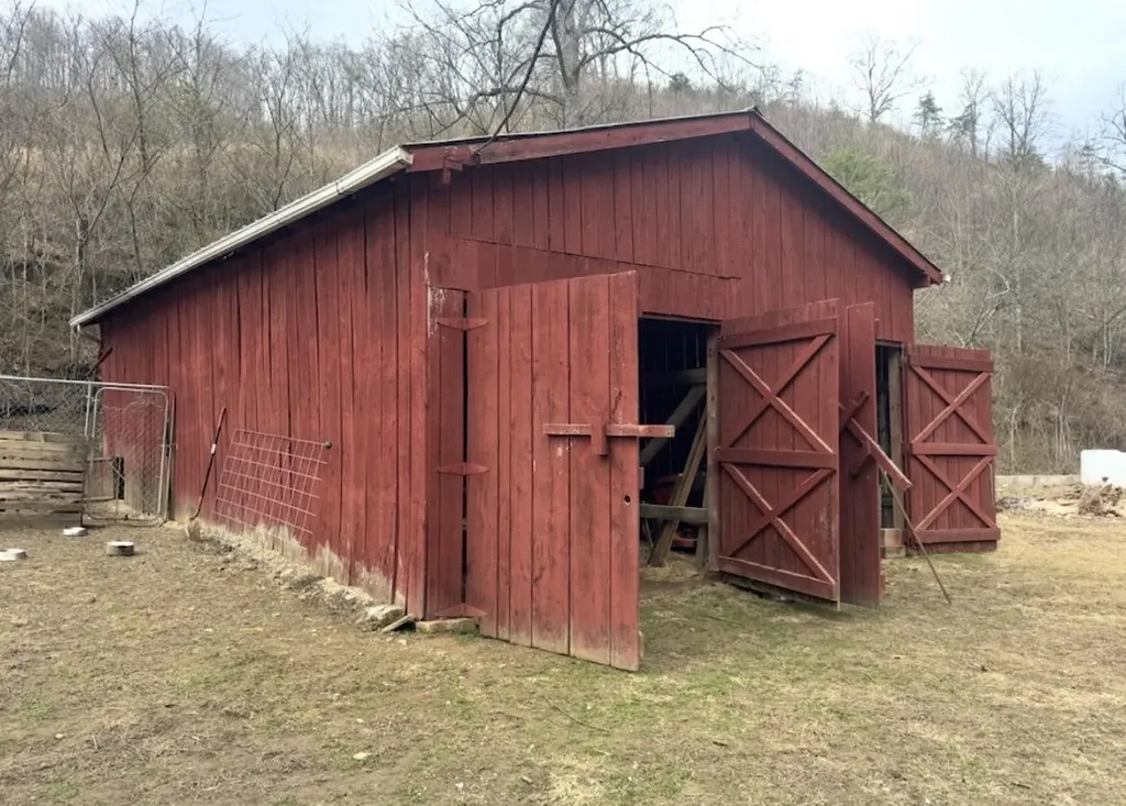 1267 Lower Taulbee Fork Road Vancleve KY 41385