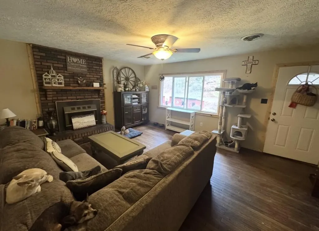 1267 Lower Taulbee Fork Road Vancleve KY 41385
