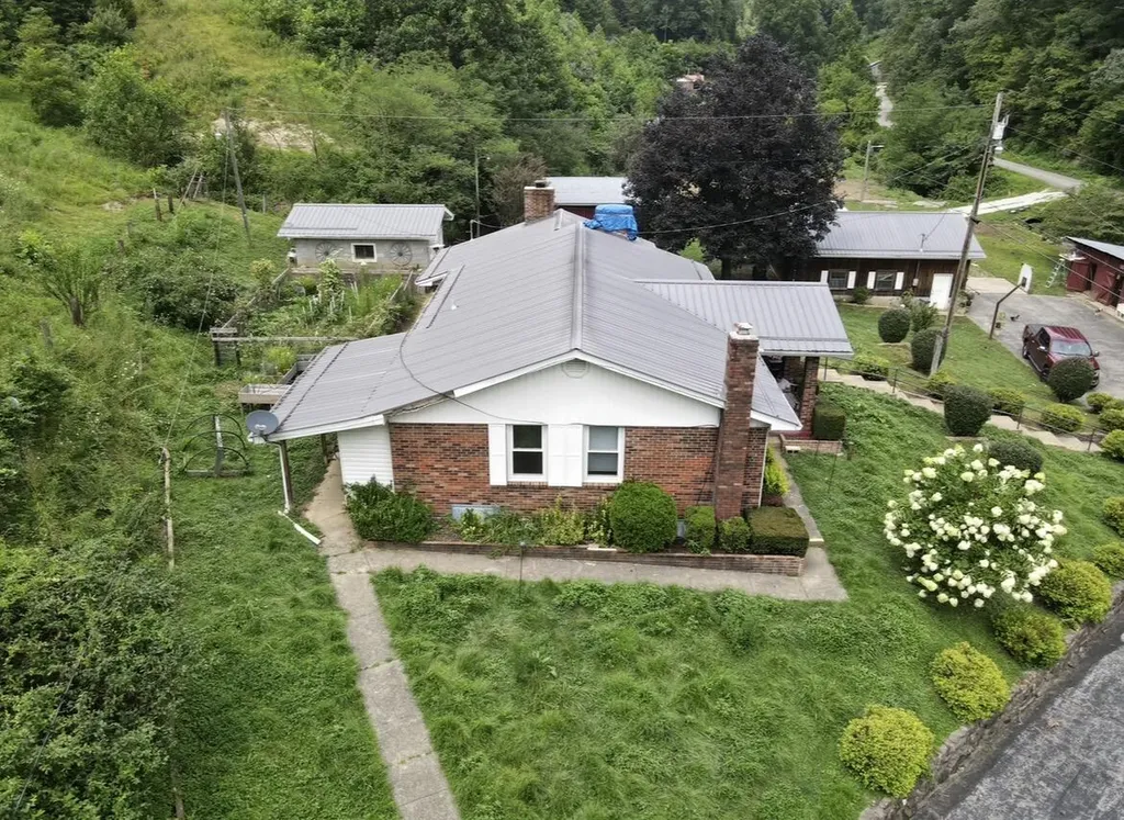 1267 Lower Taulbee Fork Road Vancleve KY 41385