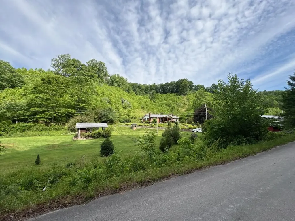 1267 Lower Taulbee Fork Road Vancleve KY 41385
