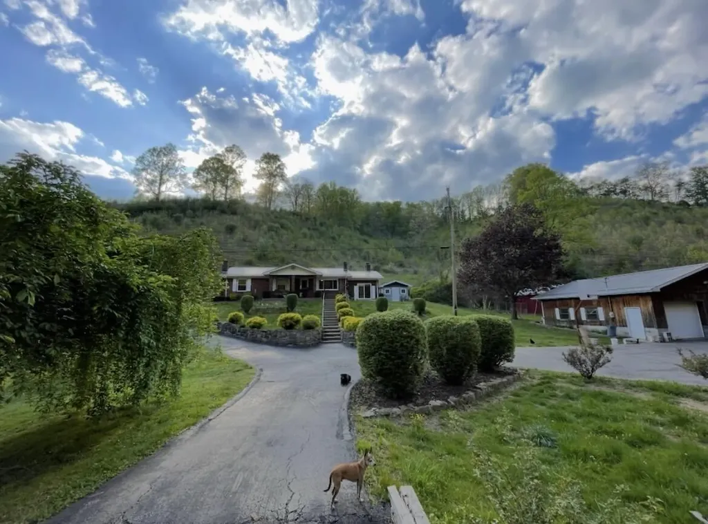 1267 Lower Taulbee Fork Road Vancleve KY 41385