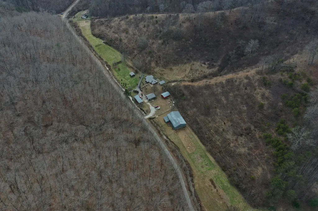 1267 Lower Taulbee Fork Road Vancleve KY 41385