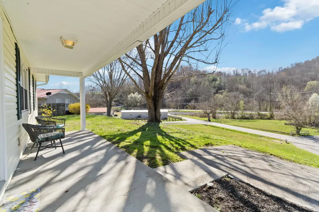 41 Valentine Branch Road Cannon KY 40923