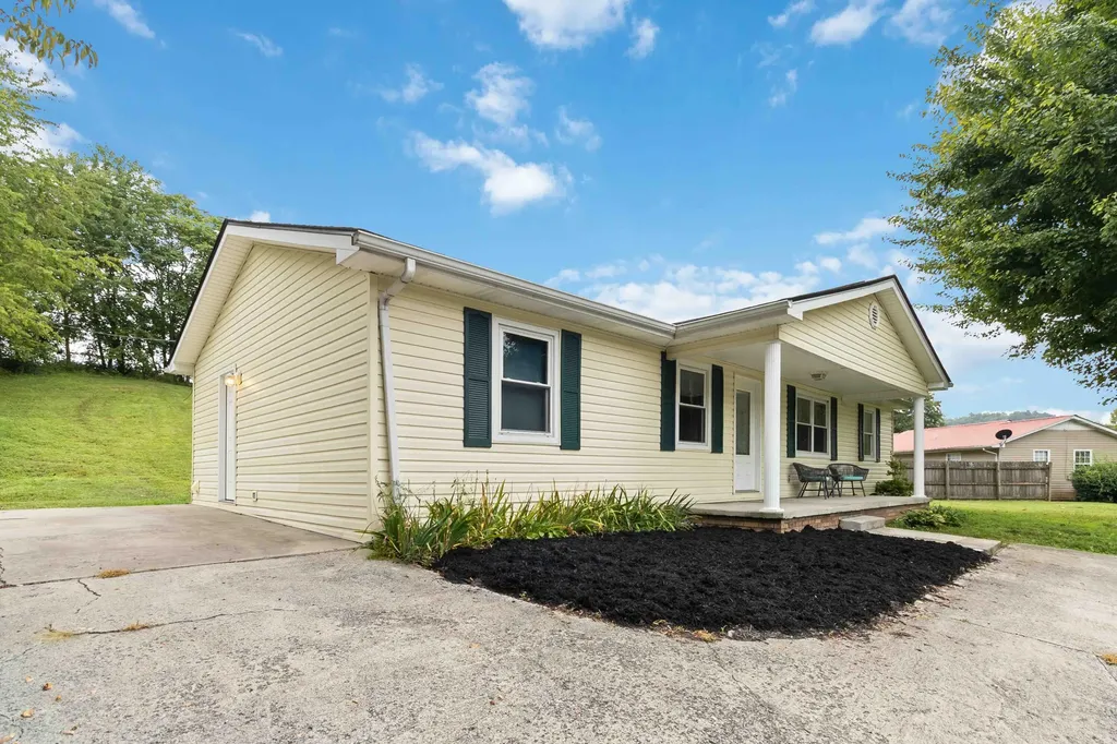41 Valentine Branch Road Cannon KY 40923