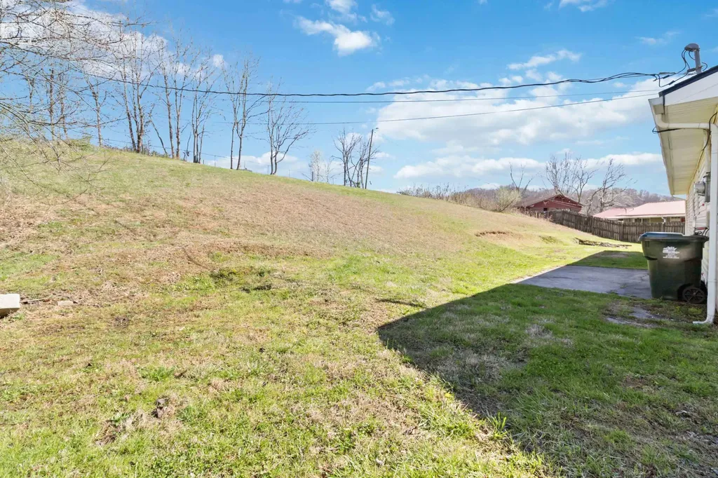 41 Valentine Branch Road Cannon KY 40923