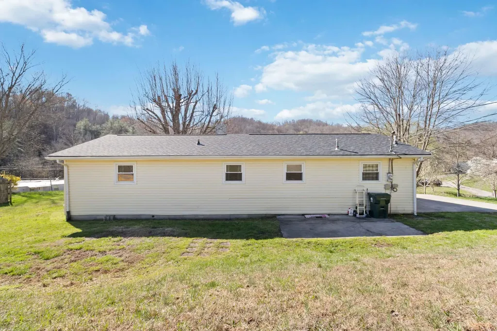 41 Valentine Branch Road Cannon KY 40923