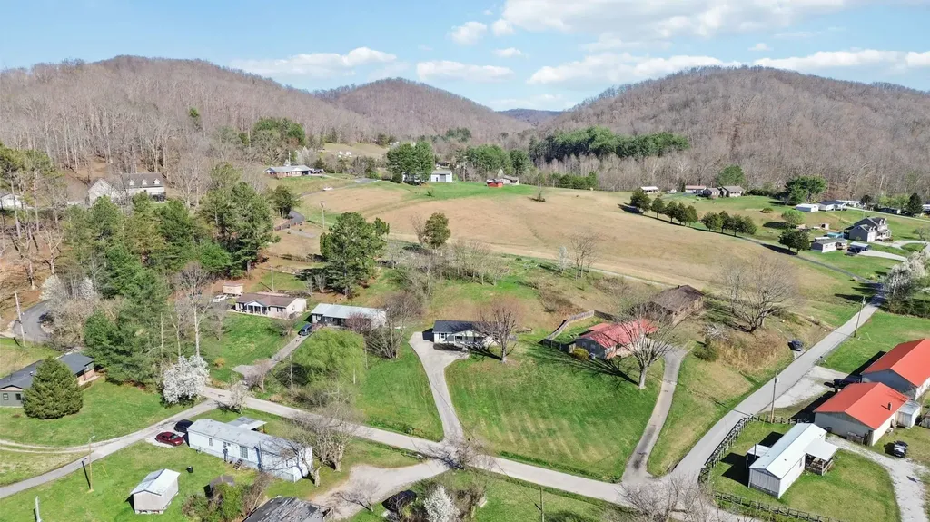 41 Valentine Branch Road Cannon KY 40923