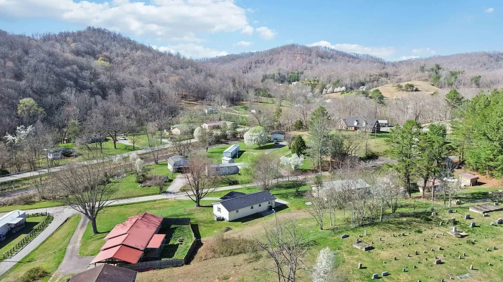 41 Valentine Branch Road Cannon KY 40923