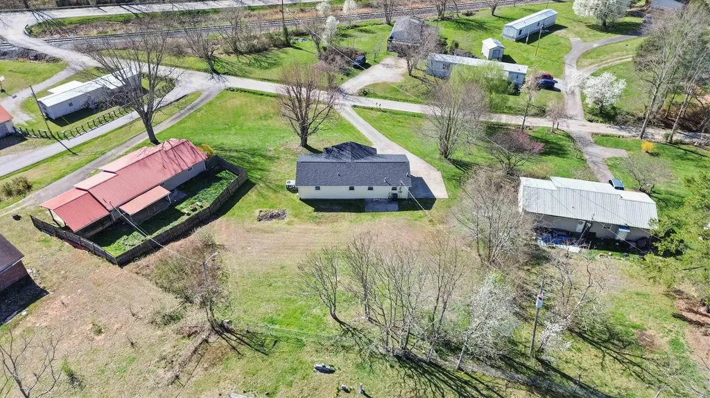41 Valentine Branch Road Cannon KY 40923
