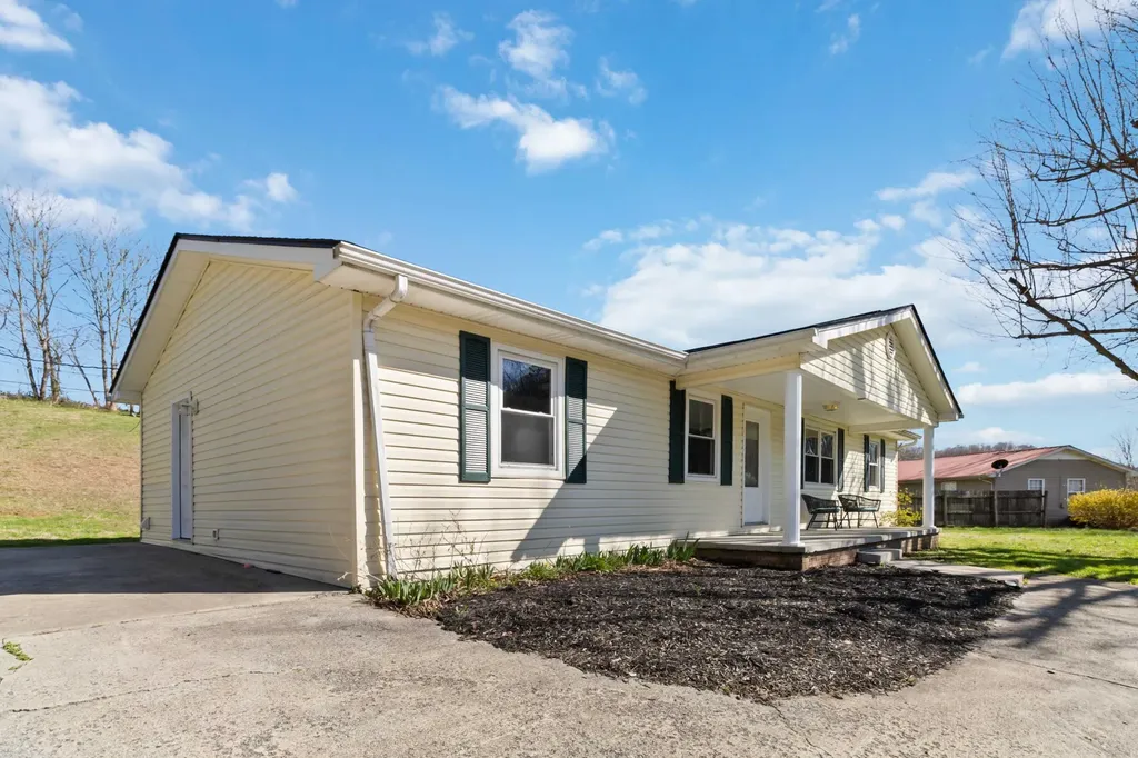 41 Valentine Branch Road Cannon KY 40923