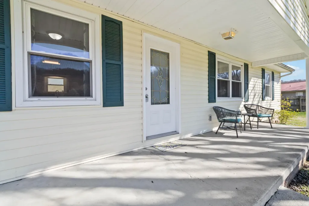 41 Valentine Branch Road Cannon KY 40923