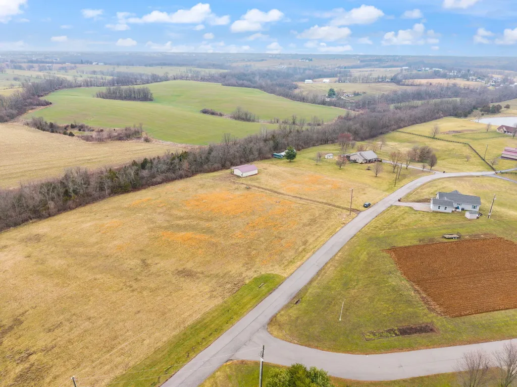 433 Lake View Road Ewing KY 41039