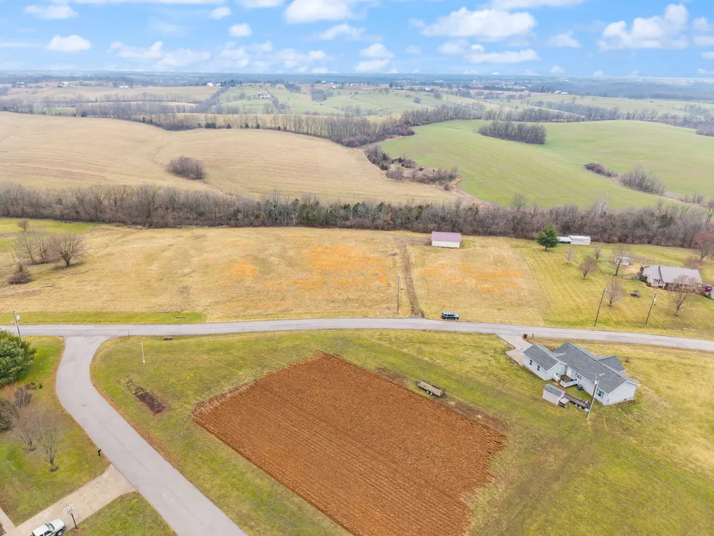 433 Lake View Road Ewing KY 41039