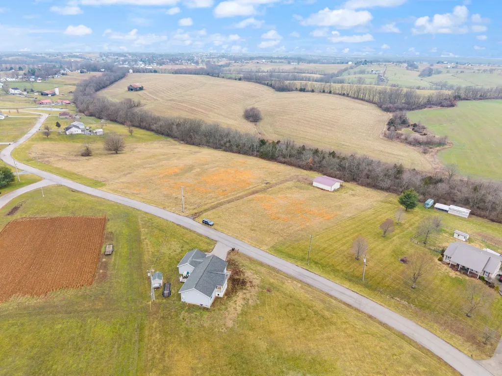 433 Lake View Road Ewing KY 41039