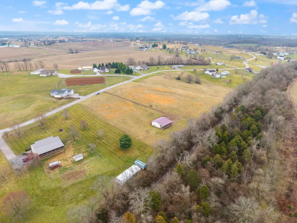 433 Lake View Road Ewing KY 41039
