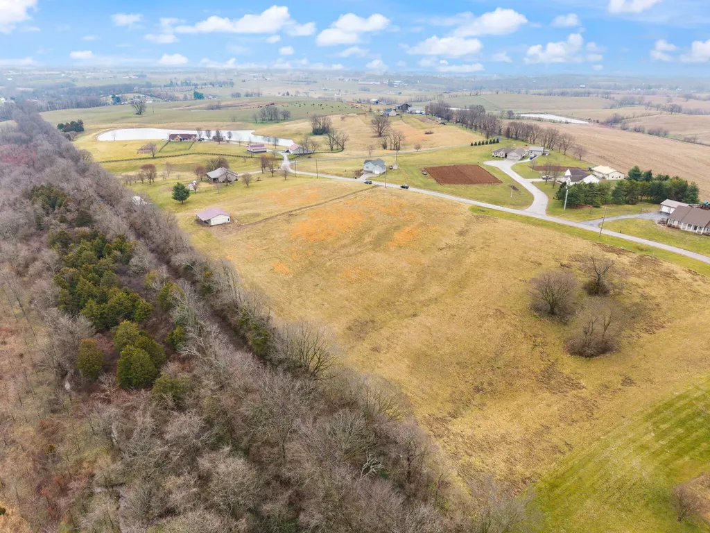 433 Lake View Road Ewing KY 41039
