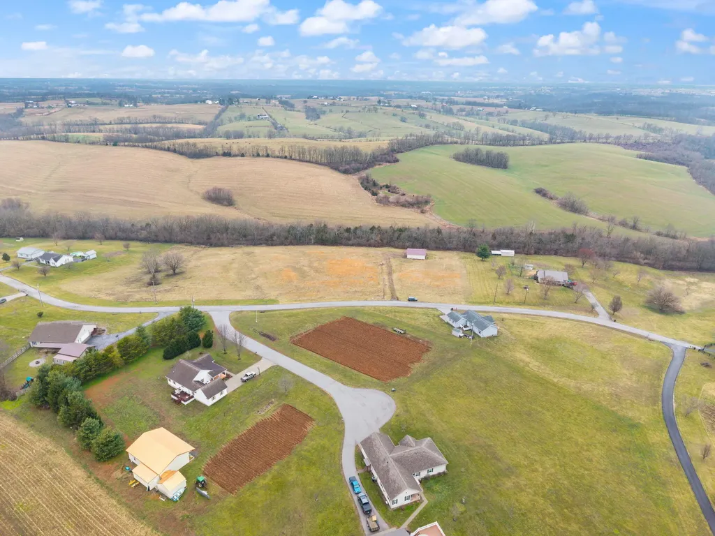 433 Lake View Road Ewing KY 41039