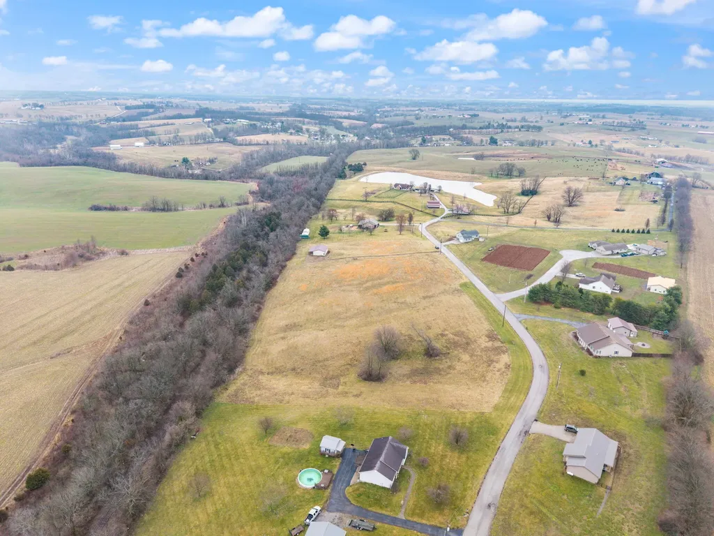 433 Lake View Road Ewing KY 41039
