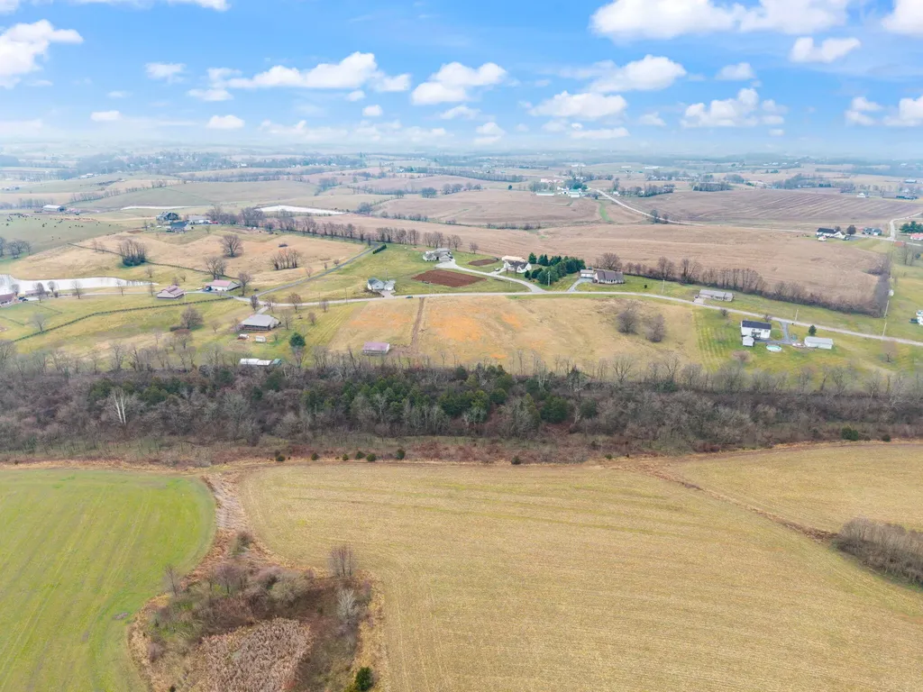 433 Lake View Road Ewing KY 41039
