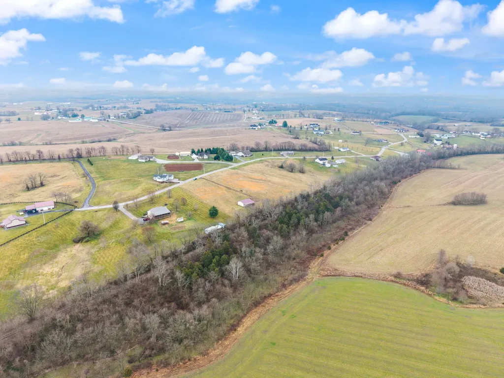 433 Lake View Road Ewing KY 41039