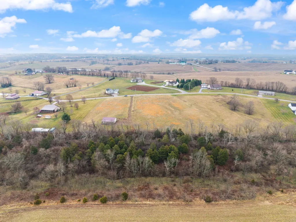433 Lake View Road Ewing KY 41039