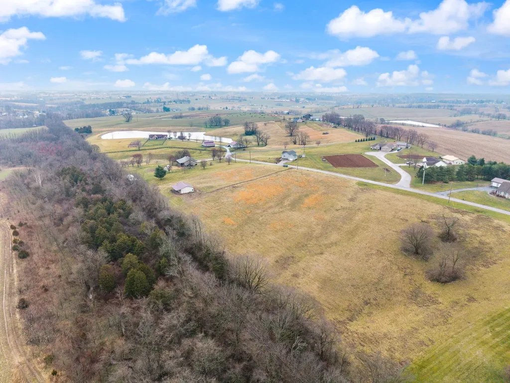 433 Lake View Road Ewing KY 41039