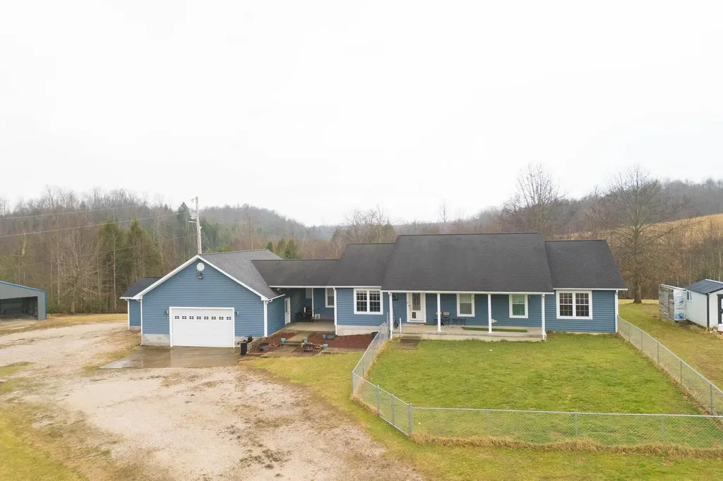 1051 State Highway 746 Wellington KY 40387