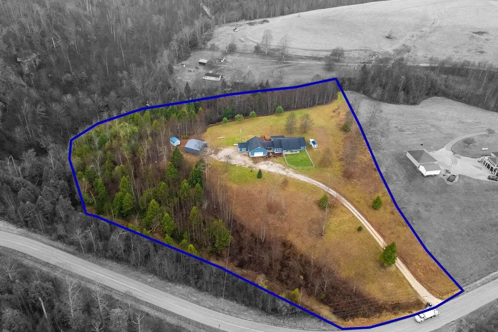 1051 State Highway 746 Wellington KY 40387