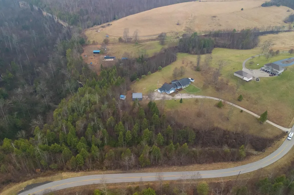 1051 State Highway 746 Wellington KY 40387