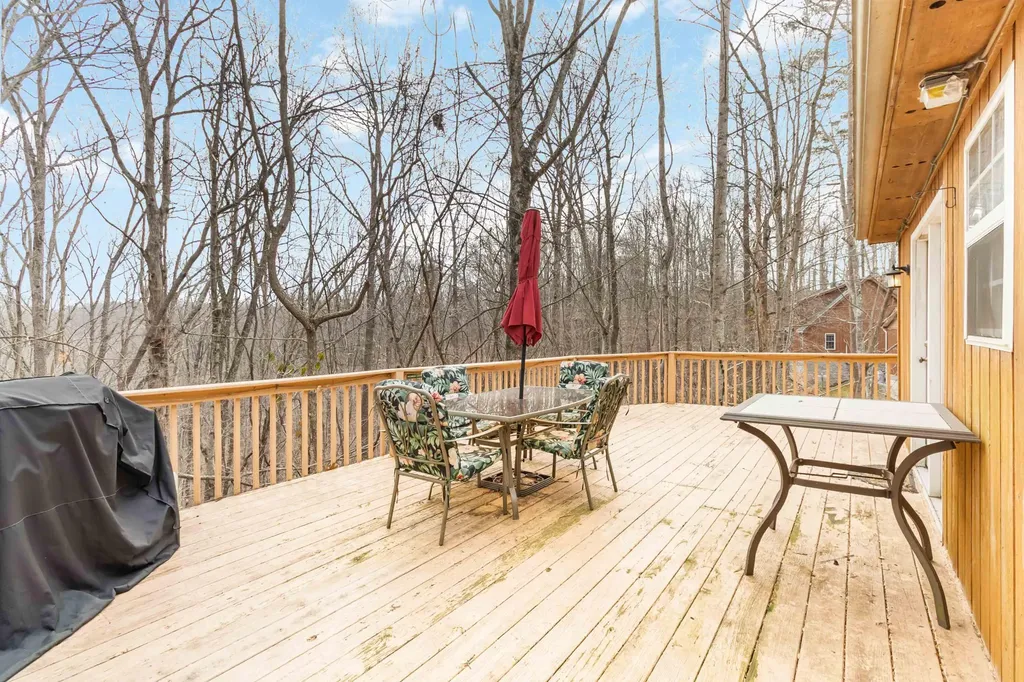 214 Enchanted Forest Way Burnside KY 42519